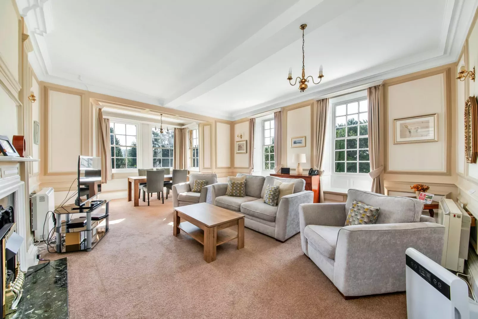 Sutton Hall Apt-Woonkamer