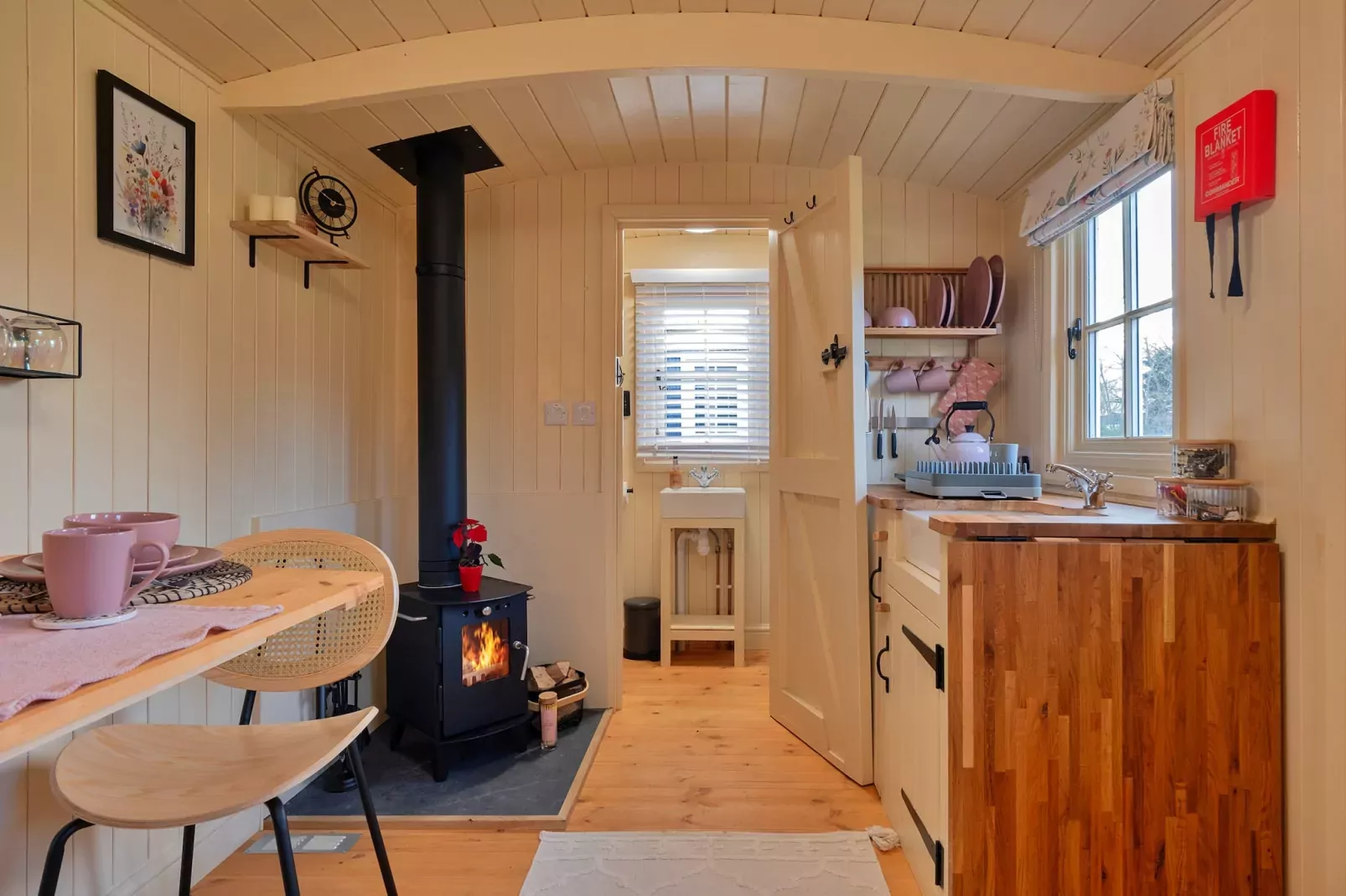 The Flower Hut-Eetkamer