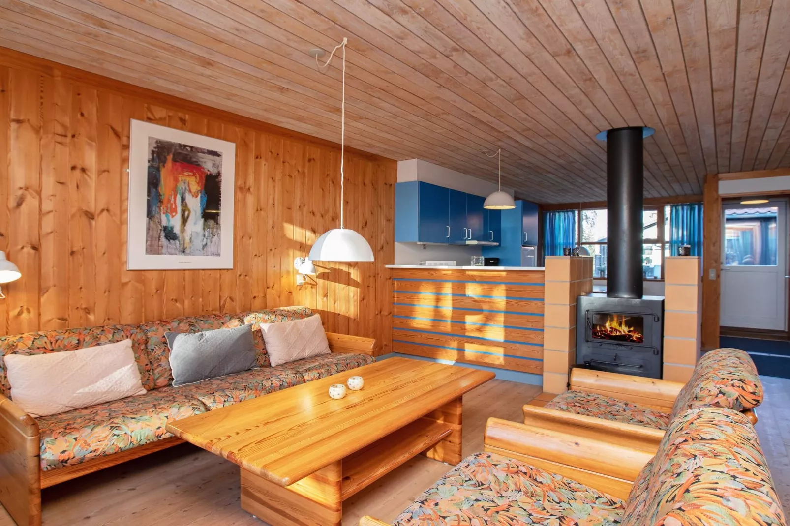 3 room,close to the sea/dike,renovate-Binnen