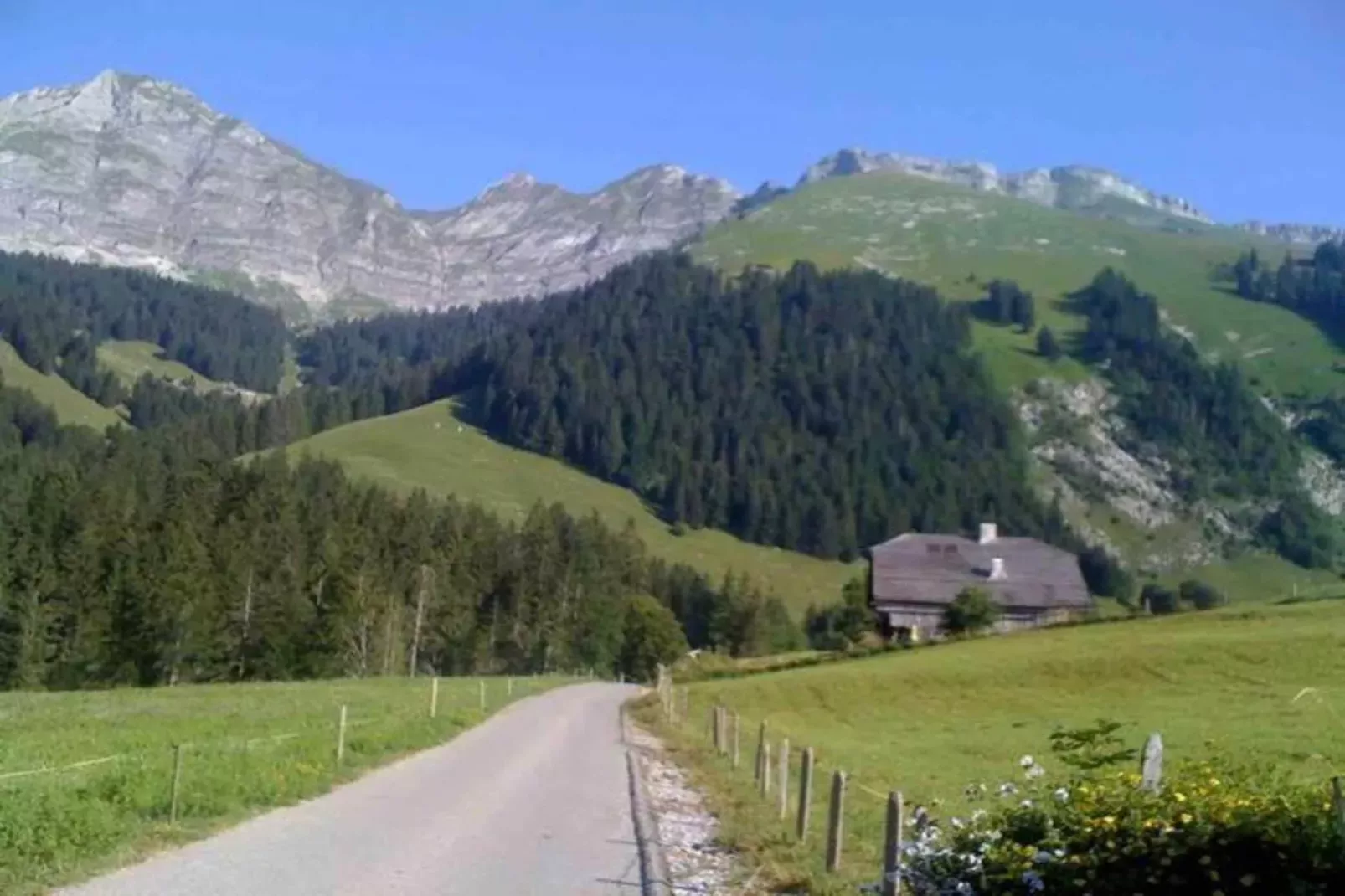 Cute Chalet with Breathtaking Views-Gebieden zomer 20km