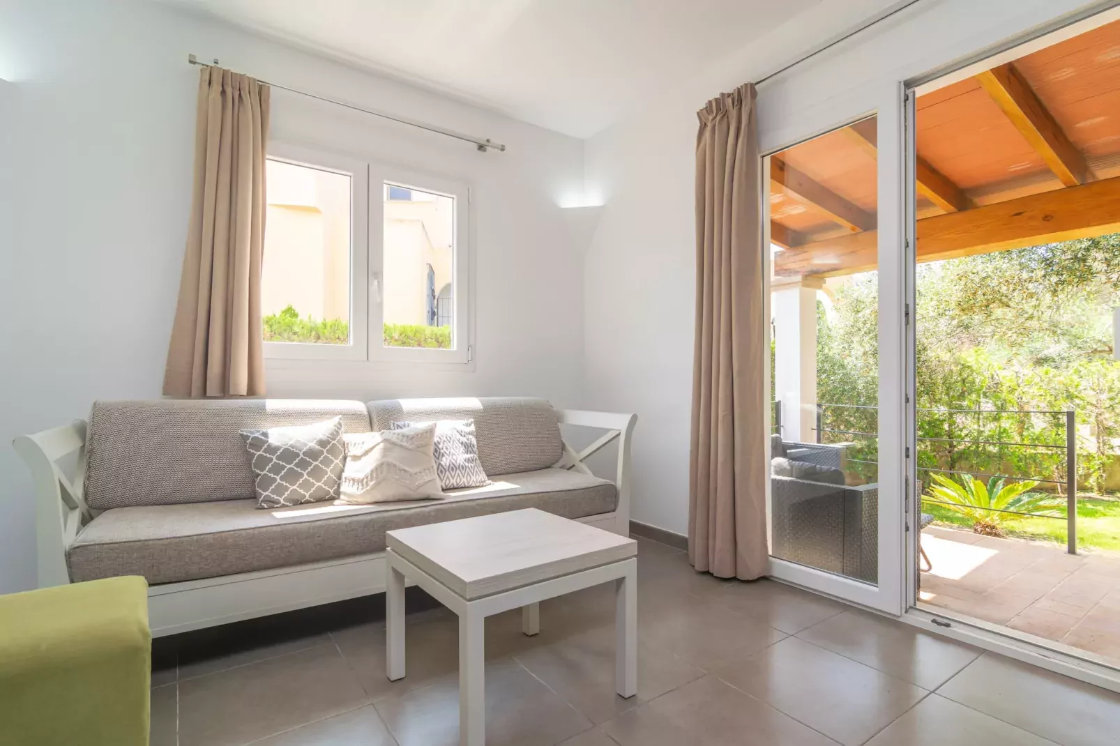 Villa Blanca-Image-tags.