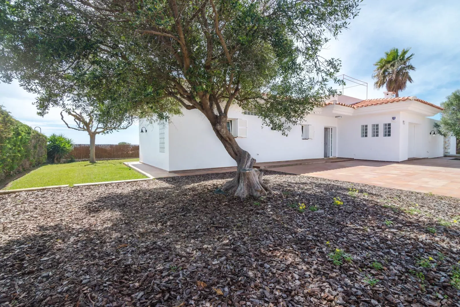 Villa Maricel-Buitenkant zomer