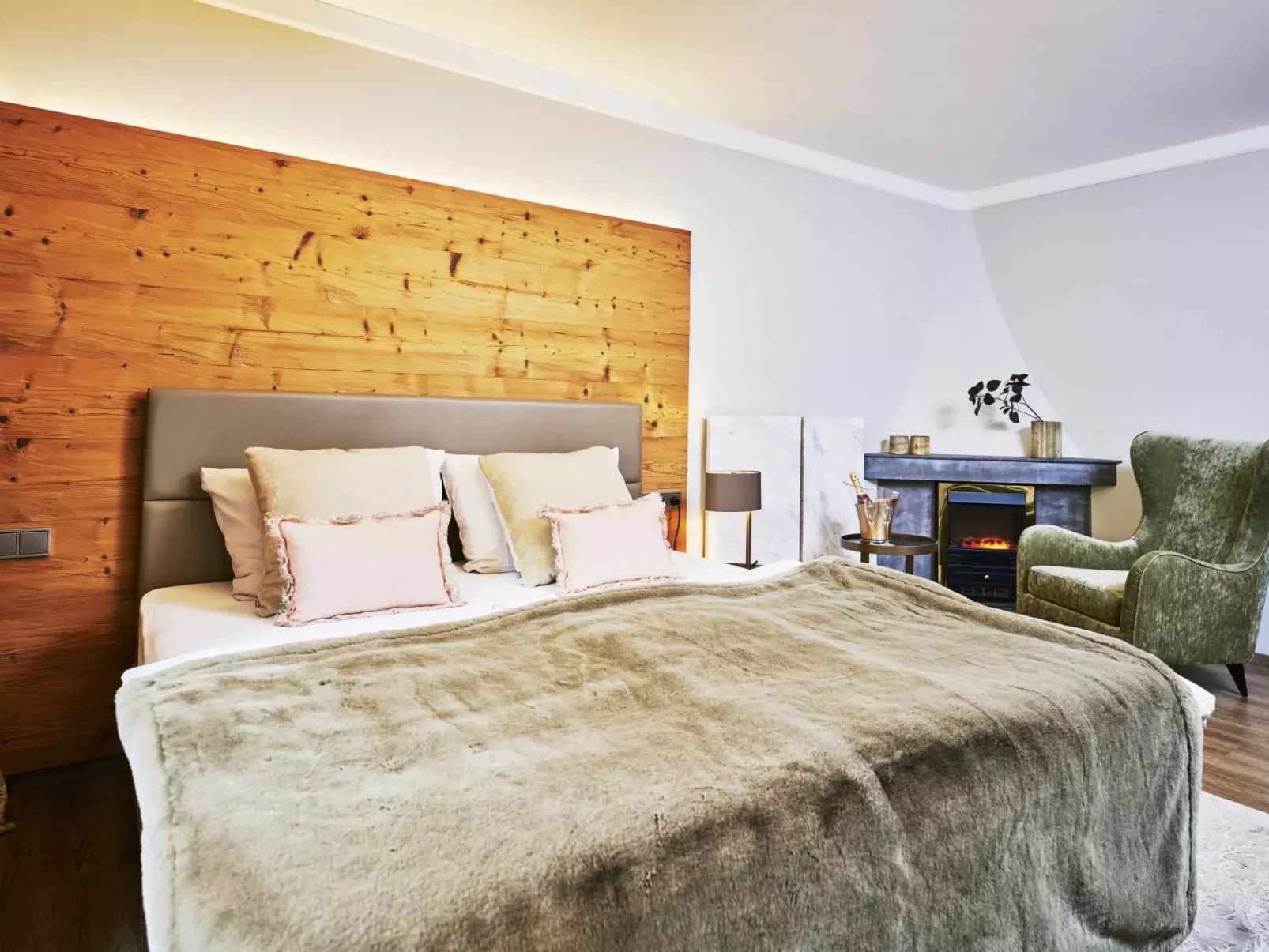 Juniorsuite bis zu 4 P &Wellnessbereich-Binnen