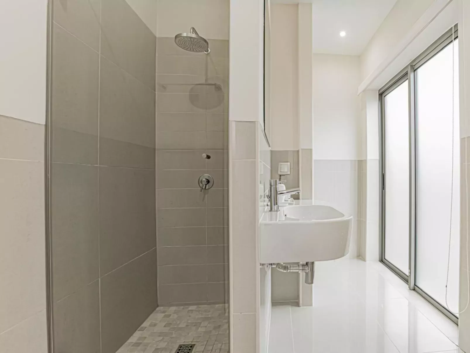 Pine Hills Reva Santuary Modern Elegance-Binnen