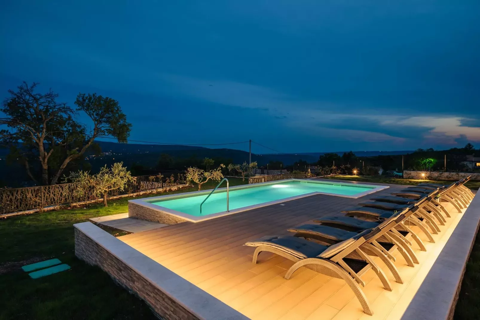 Villa de la Vie with Heated Swimming Pool-Zwembad