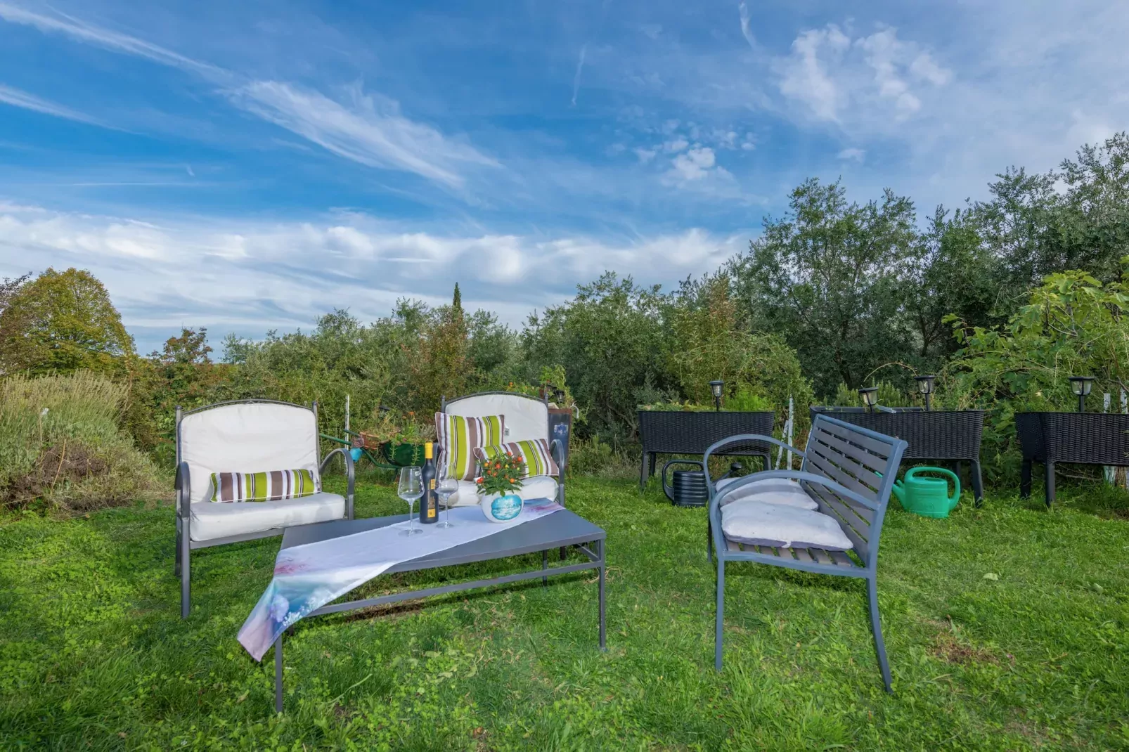 Apartments Indira - Tara - One Bedroom Apartment-Tuinen zomer