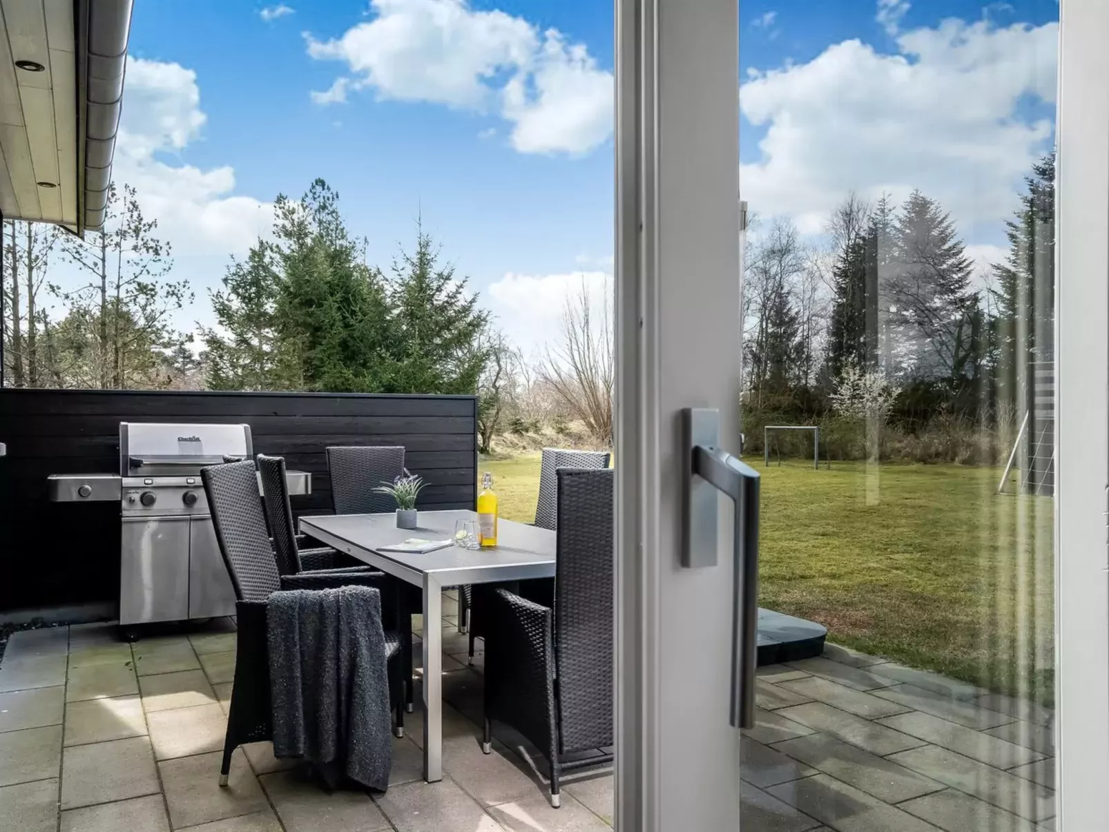"Sunna" - 1.2km from the sea-Buiten