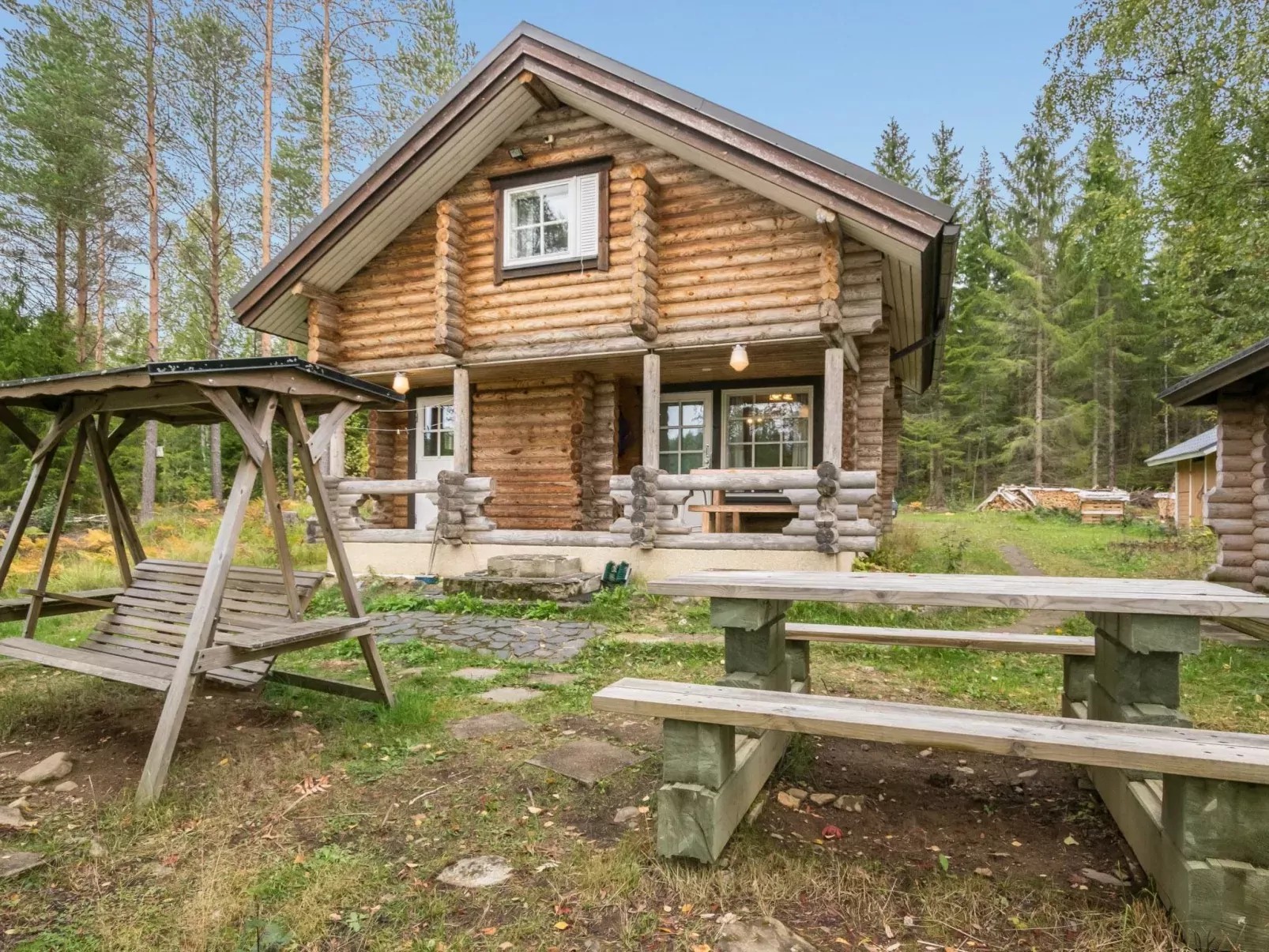 Pikku harrila-Buiten