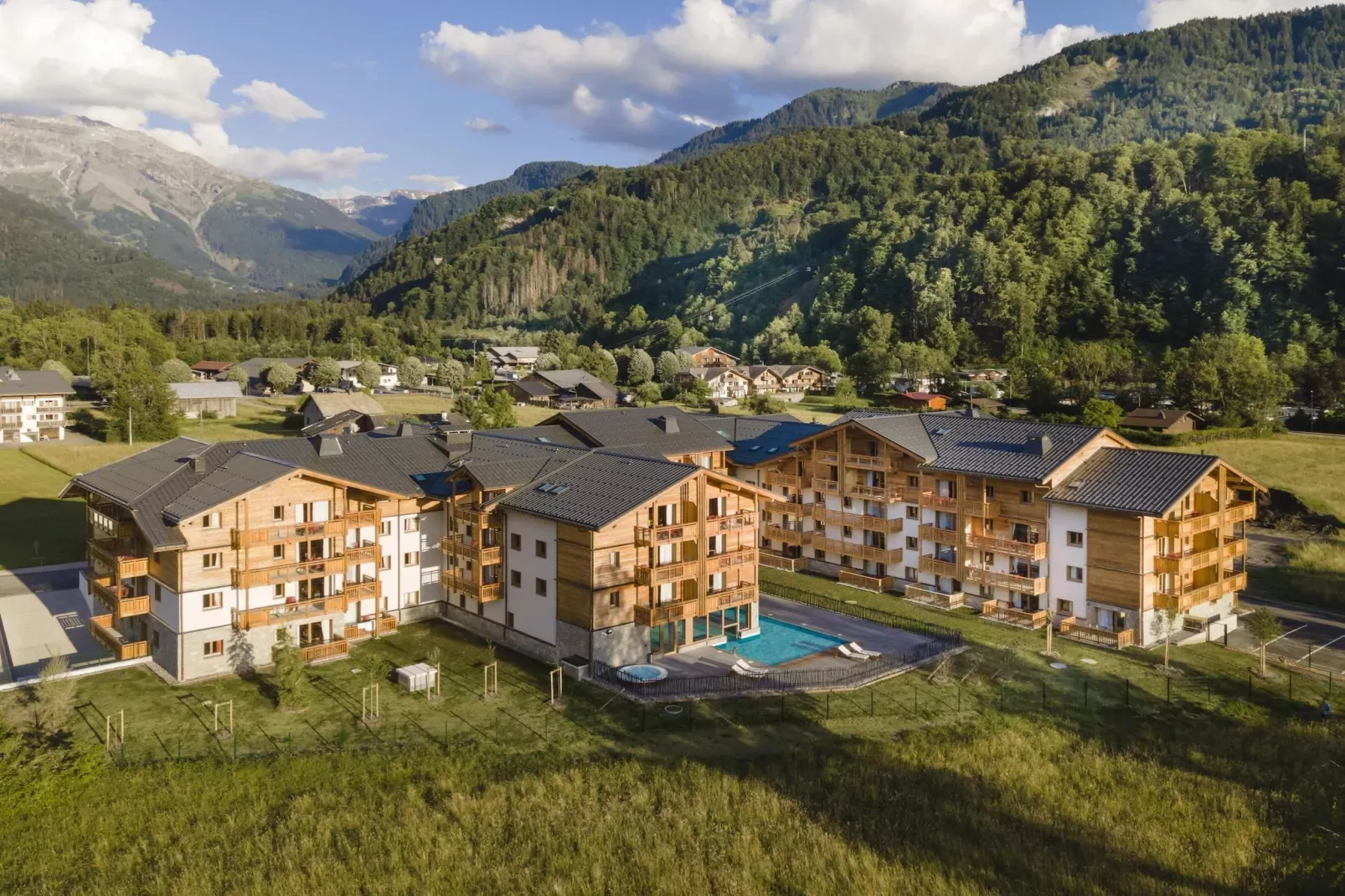 SAMOËNS-S10V-Buitenkant zomer