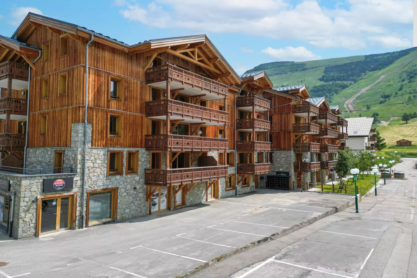 LES DEUX ALPES Neige et Soleil -A50S-Buitenkant zomer