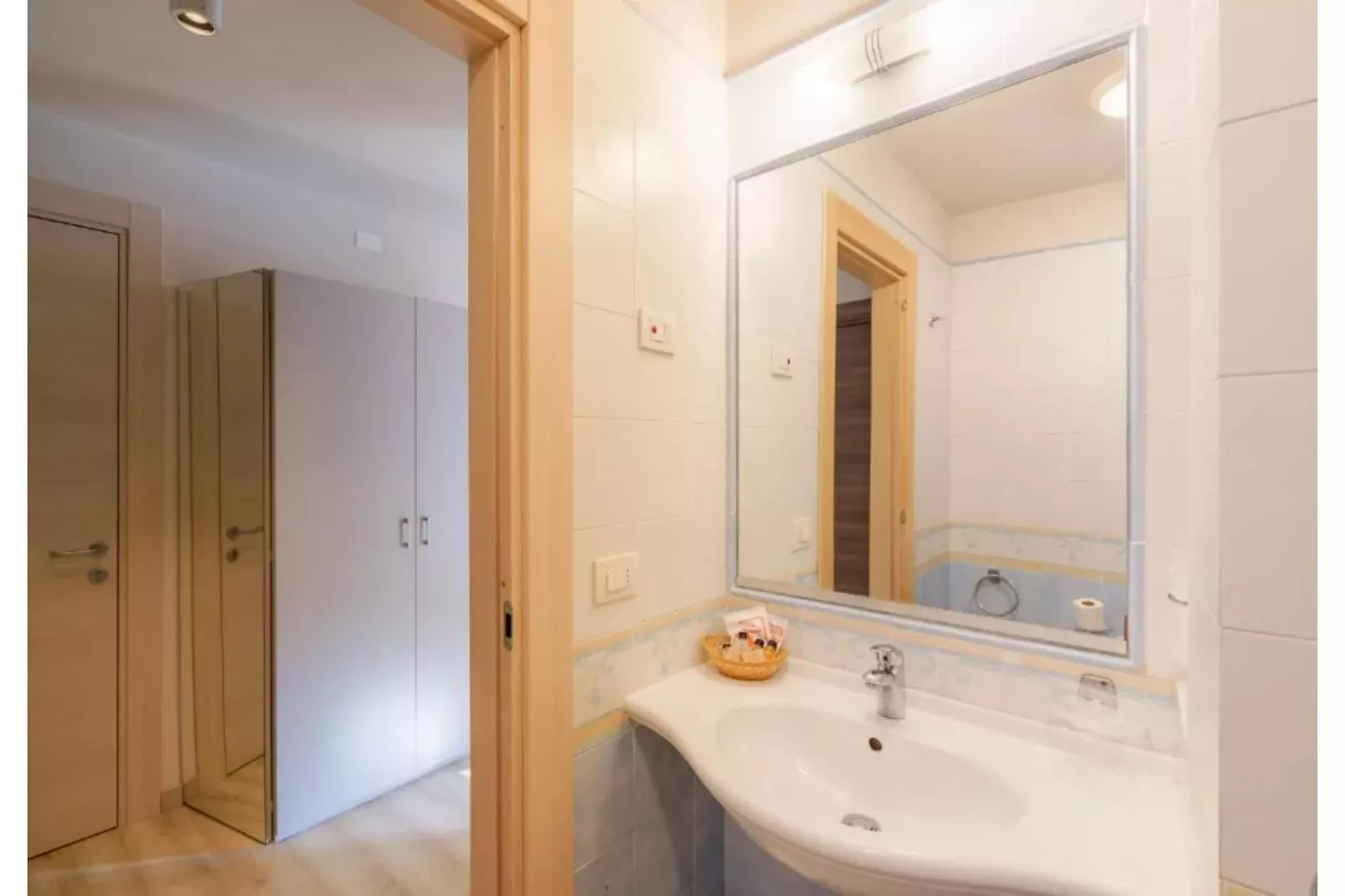 Residence Park Solemaremma 3-Zi-App Comfort D BK/TE 60 qm-Badkamer