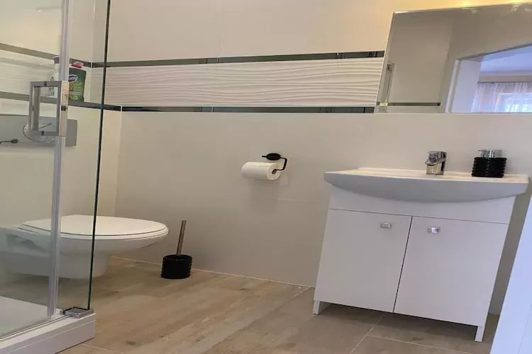 Pokój 3-osobowy I piętro-Badkamer