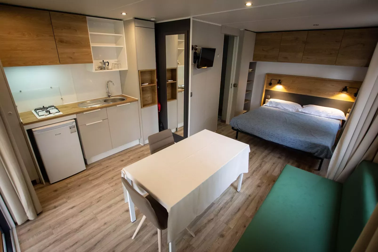 RESIDENCE ALBA VILLAGE / TWO-ROOM APT 4 PEOPLE MEZZANINE B4S-Woonkamer