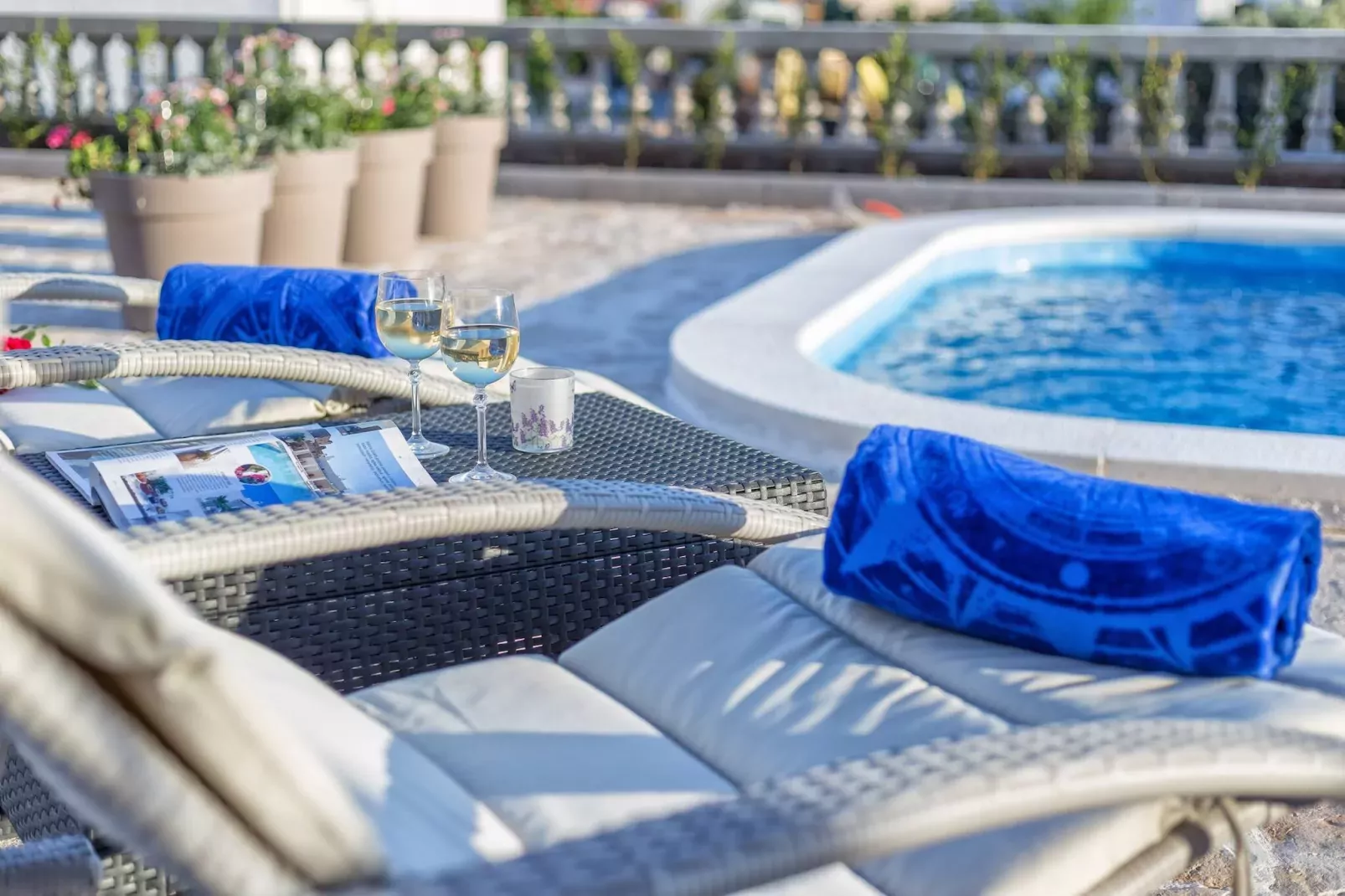 Apartments Nikol - two bedroom apartment A1-Zwembad