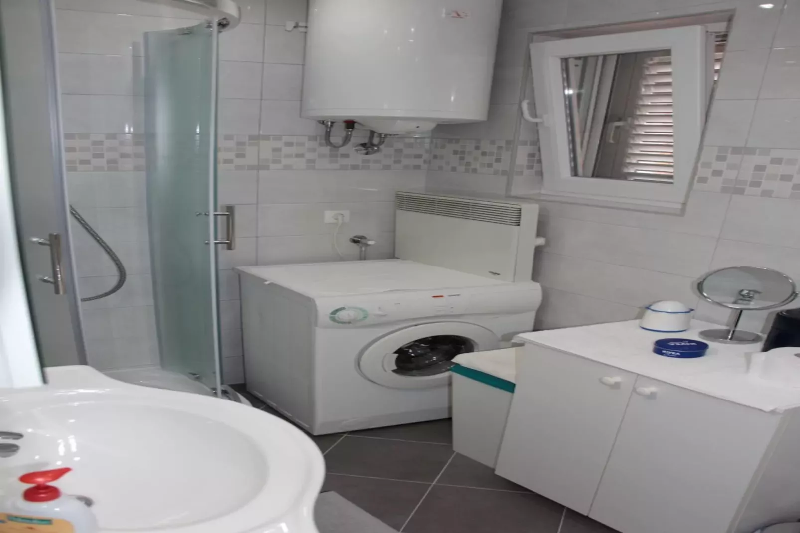 Apartments Gojevic - two bedroom apartment A2-Badkamer
