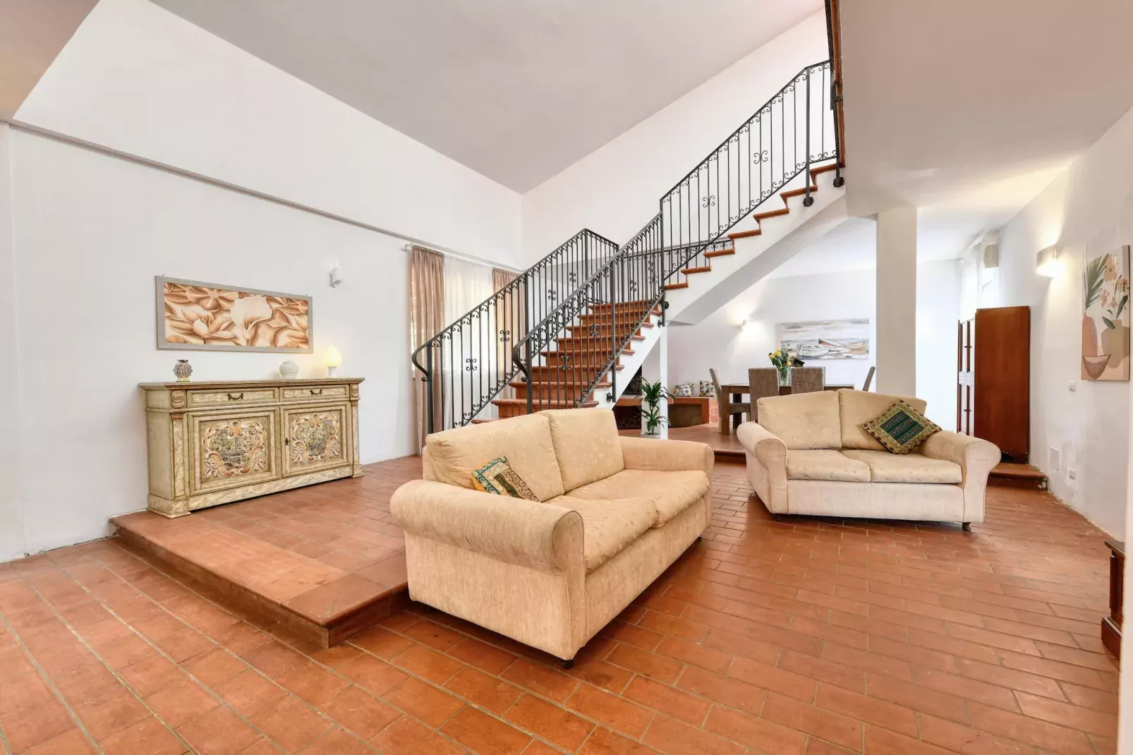 Villa Giugiò mit Privatpool-Woonkamer