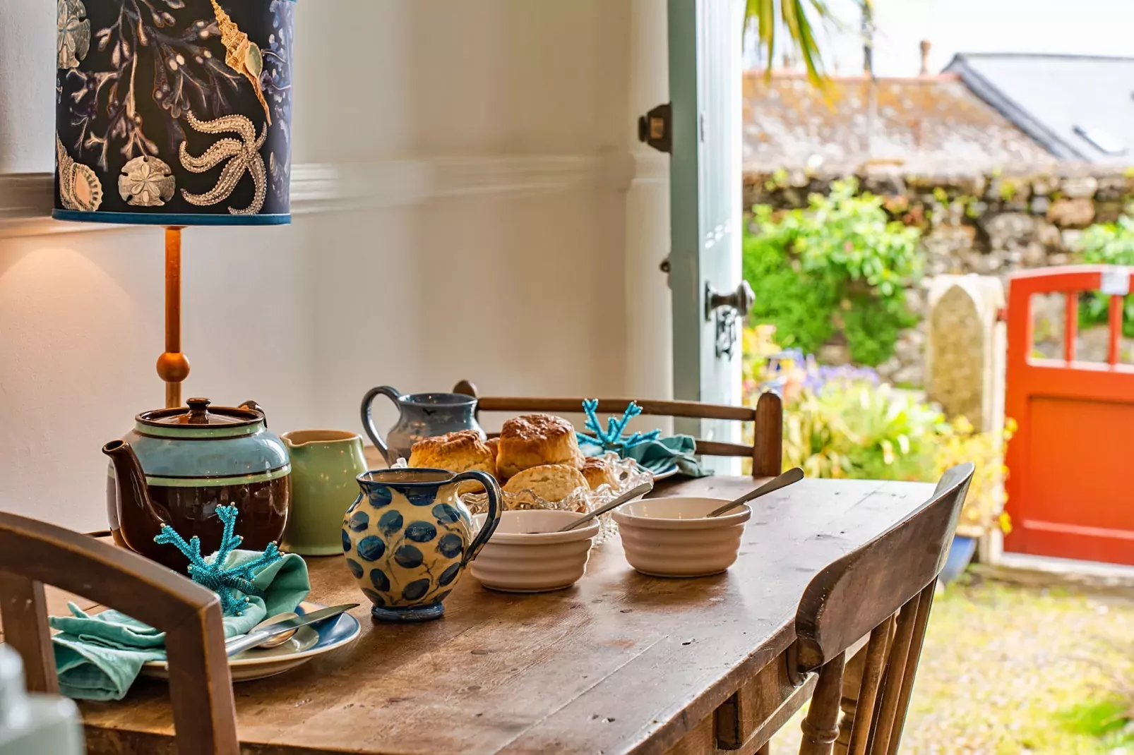 Cosy Mousehole Cottage with Sea Views-Eetkamer