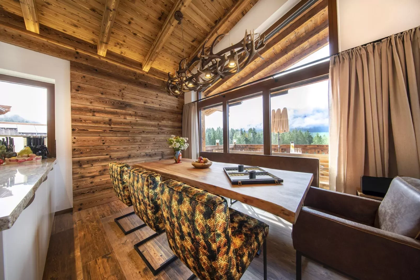 Nationalpark Chalet Edelweissspitze-Eetkamer