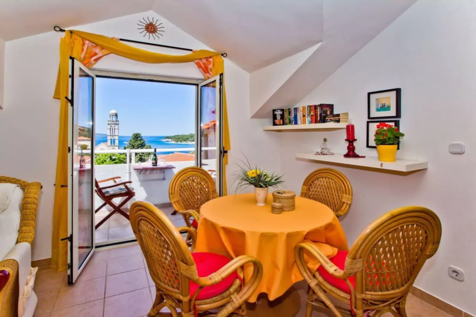 Apartments Jacky - One Bedroom Apartment with Balcony (owner 6)-Eetkamer