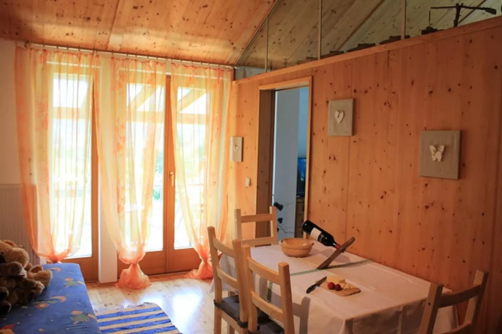 House Dual2 4apartments 5adult-Woonkamer