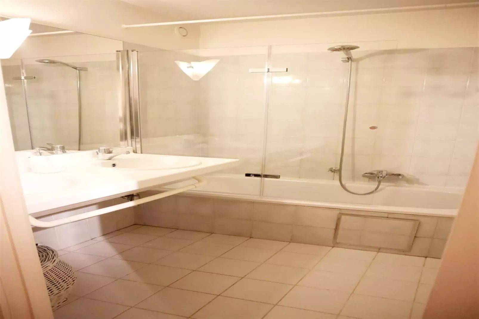SCORPIO A 0202GAR-Badkamer