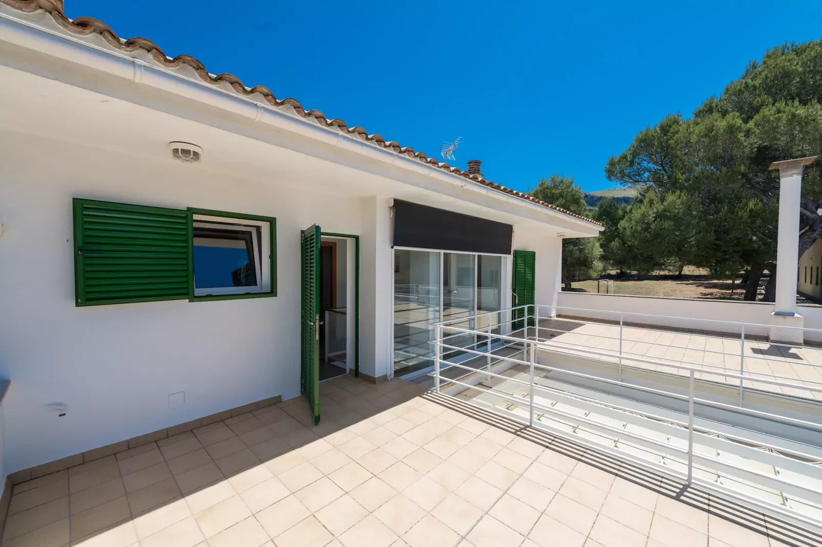 Can Roig (caldes)-Buitenkant zomer