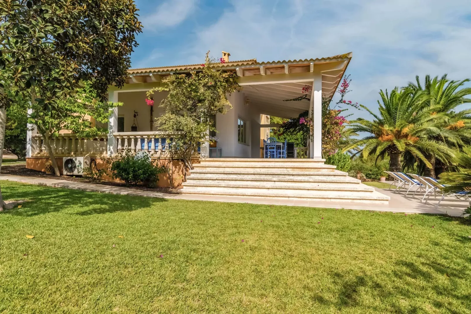 Casa Bonita (ses Salines)-Buitenkant zomer
