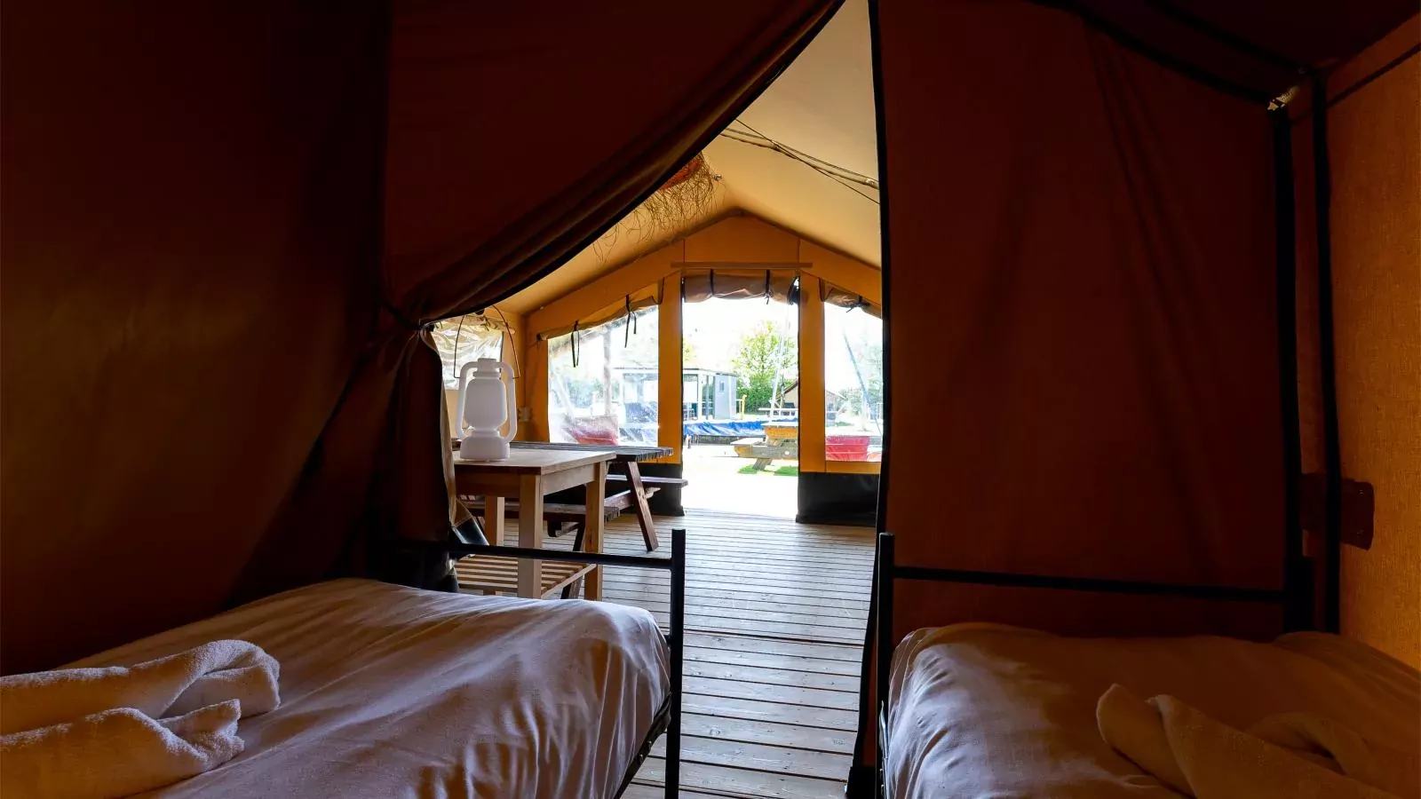 Safaritent in Heeg-Slaapkamer