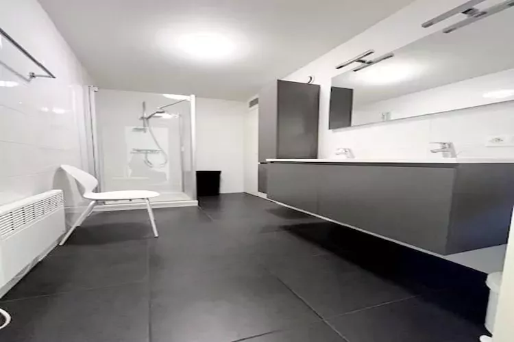 Residentie Les Bruyères 0501-Badkamer
