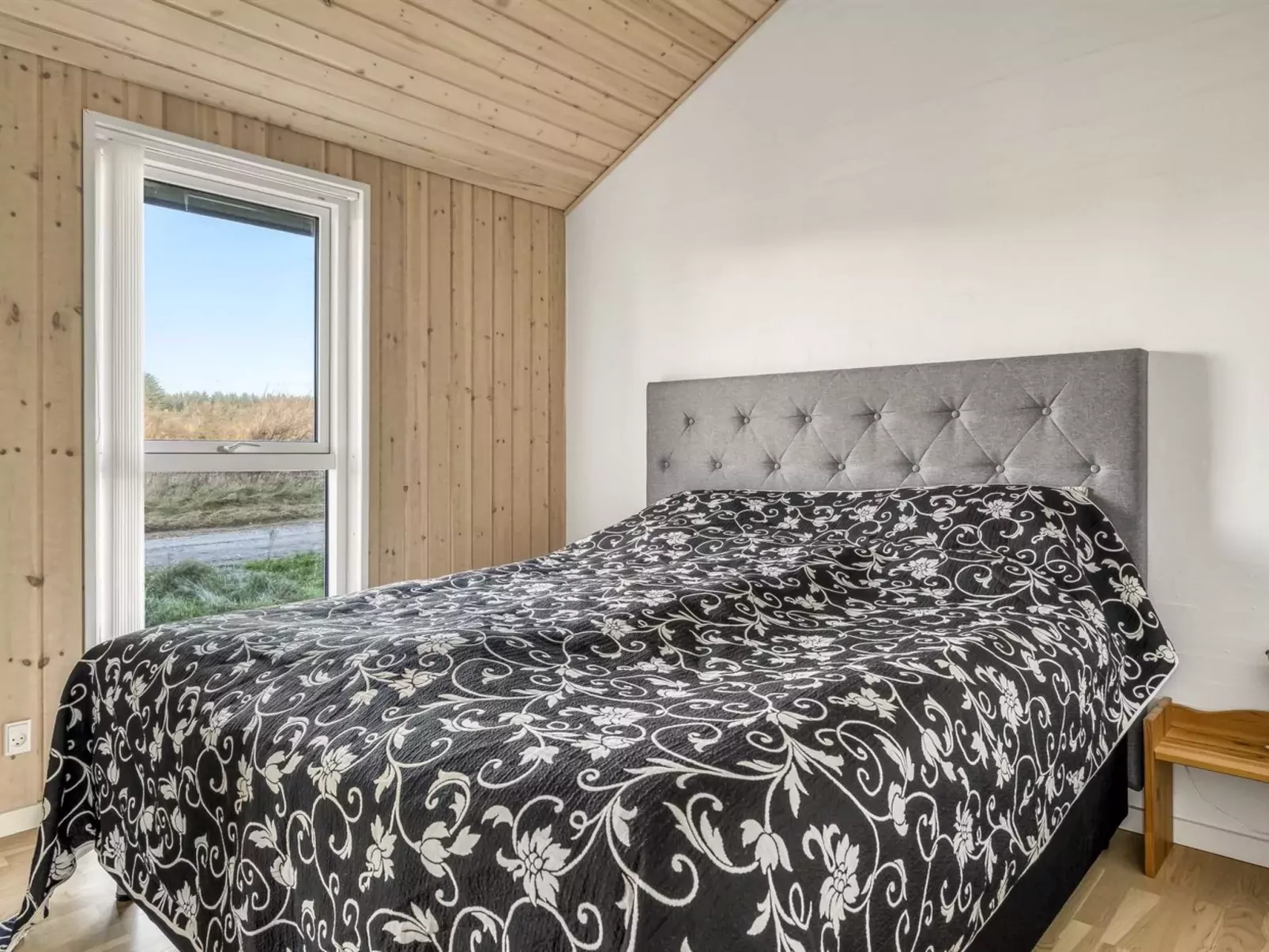 "Ilya" - 1.7km from the sea-Binnen