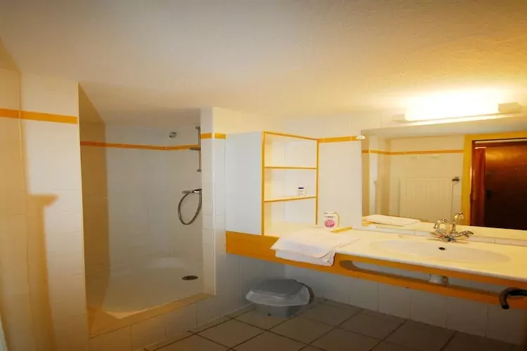 Saint-Julien-Chapteuil - Gîte 2 Pièces 4 Personnes 1  bébé-Badkamer