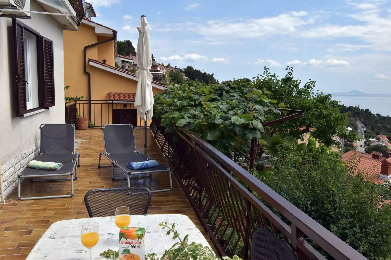 Apartment Neda with Wonderful Sea View-Terrasbalkon