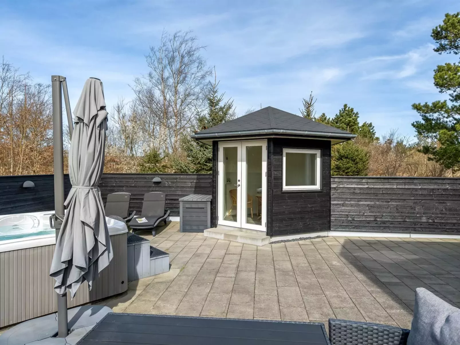 "Sunna" - 1.2km from the sea-Buiten