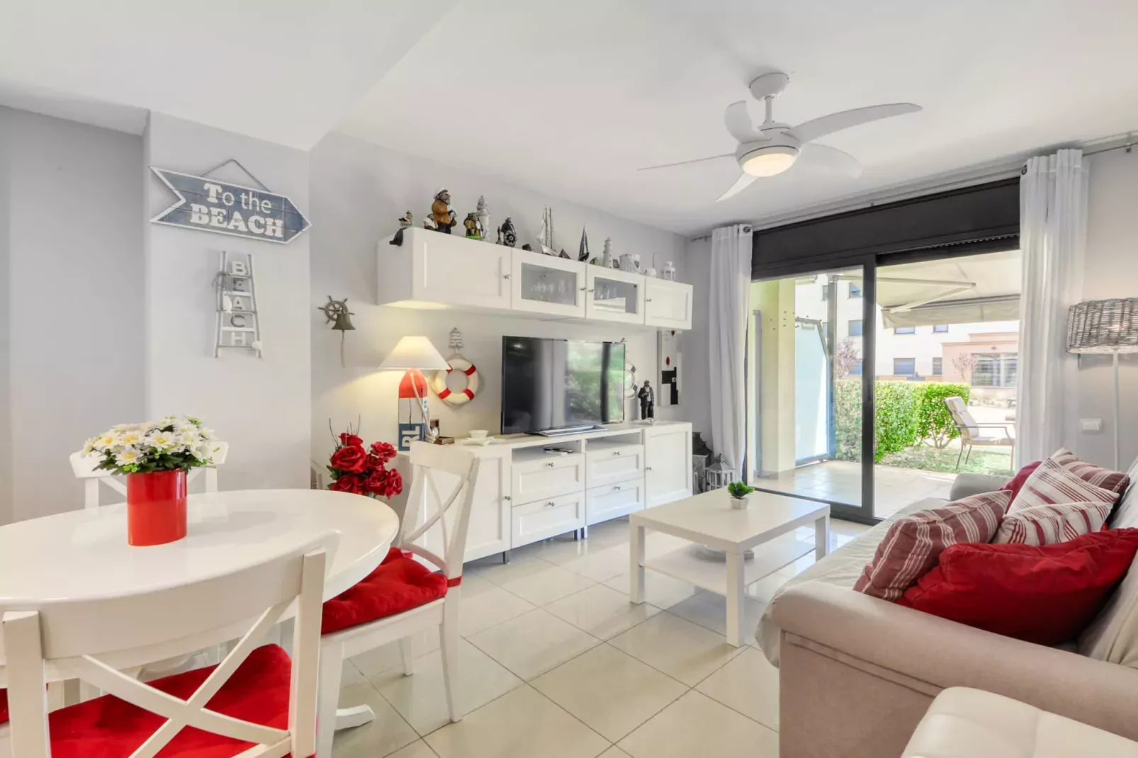 MILENI 2 4 Bjs 2 Roses-Woonkamer