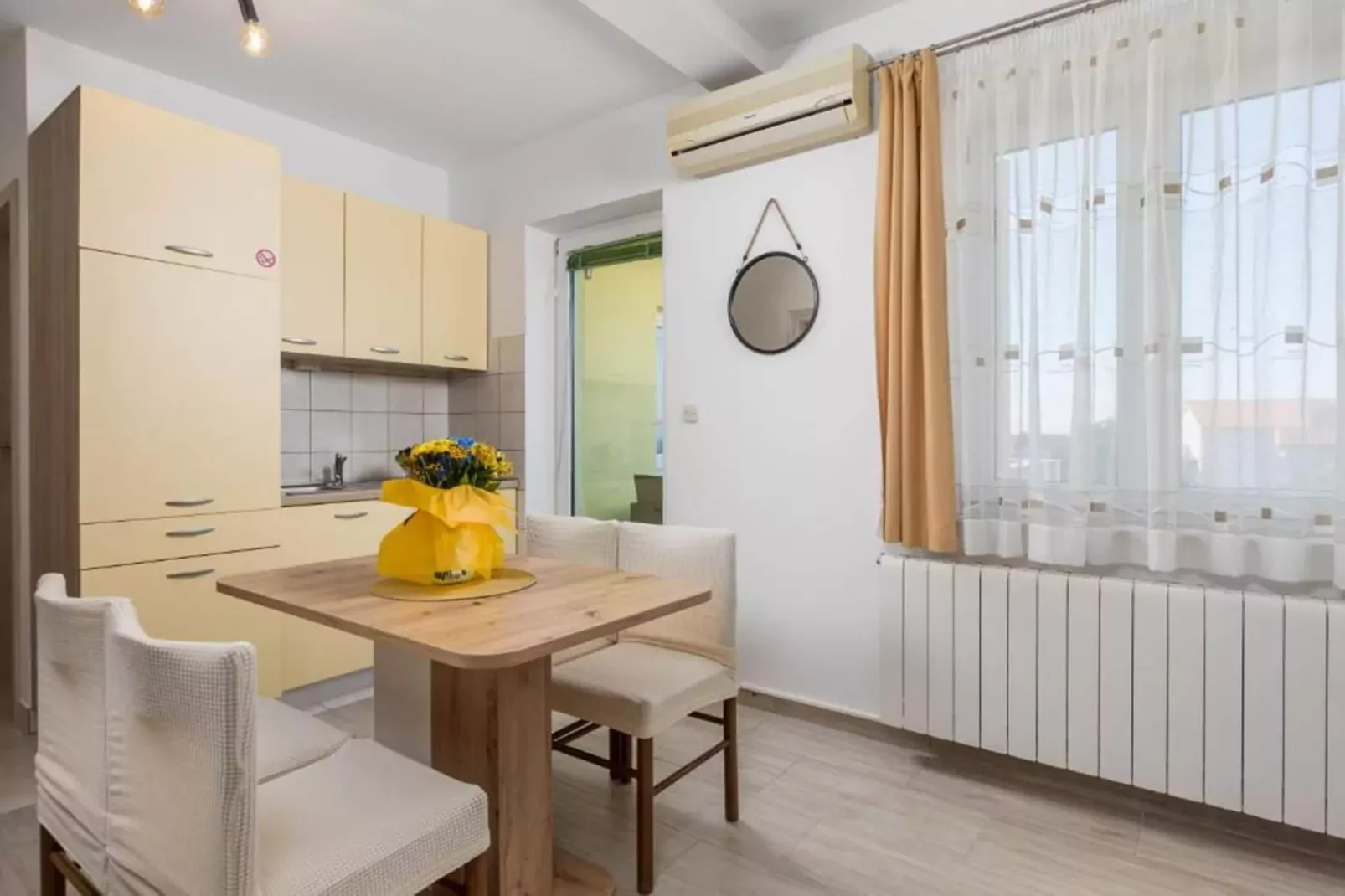 Apartment Slavica 3 - Yellow Sun-Keuken