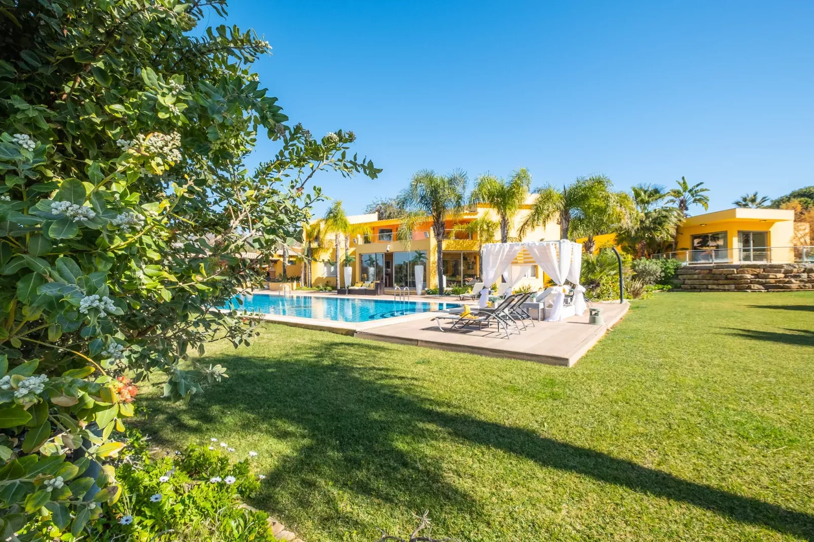Villa Gamboa-Buitenkant zomer