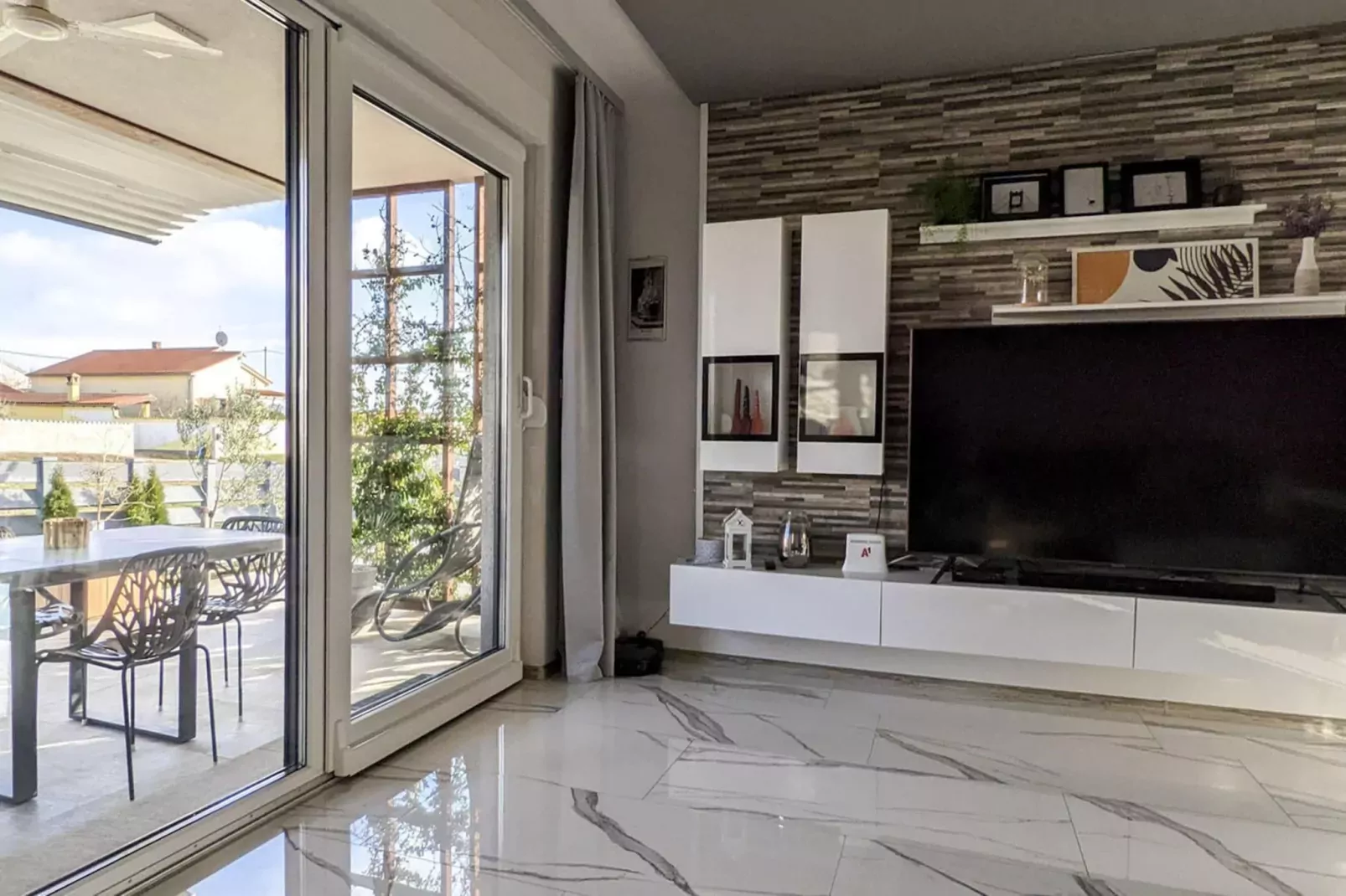 Villa Lily with Private Pool and a Lovely Garden-Keuken