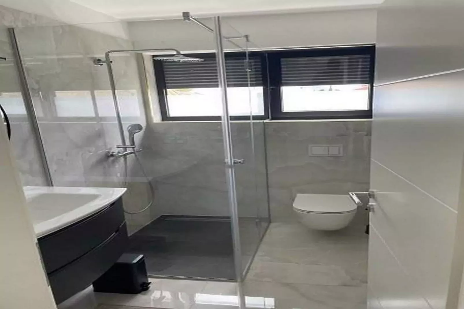 Apartments Marvi - one bedroom apartment (Left)-Badkamer