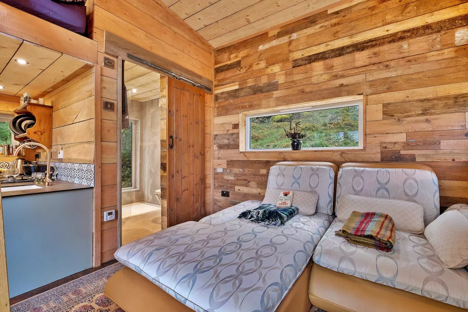 Cosagach Falls Cabin-Woonkamer