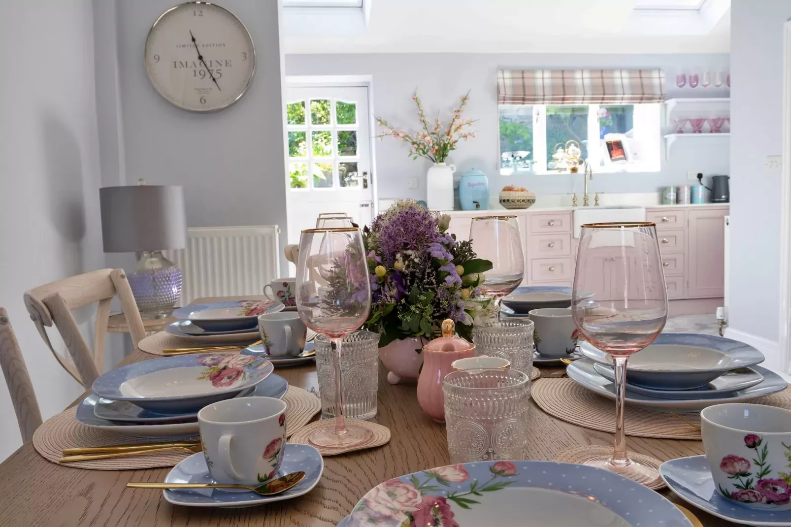 Sisu Bakewell, Limestones Cottage-Eetkamer