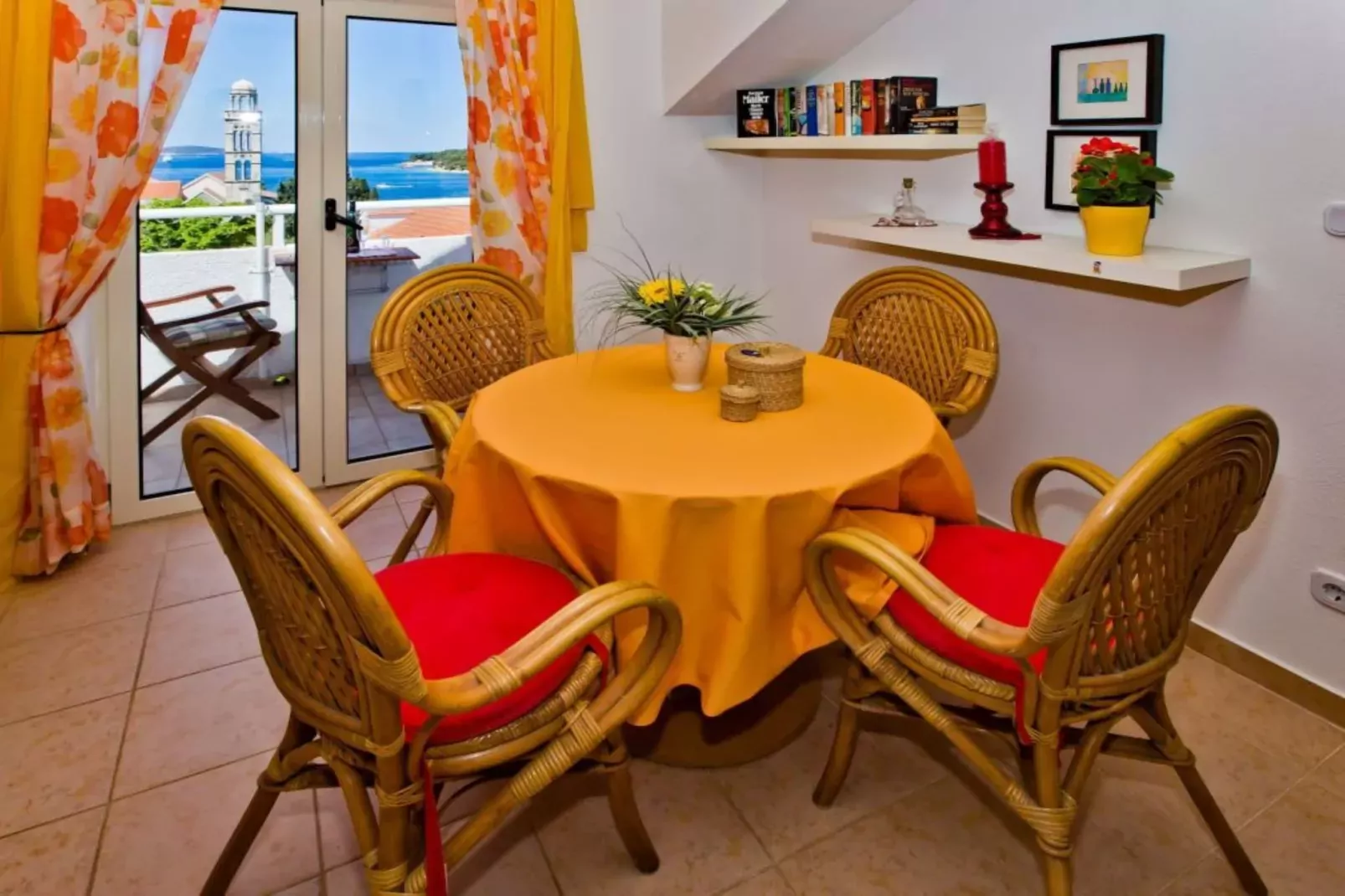 Apartments Jacky - One Bedroom Apartment with Balcony (owner 6)-Eetkamer
