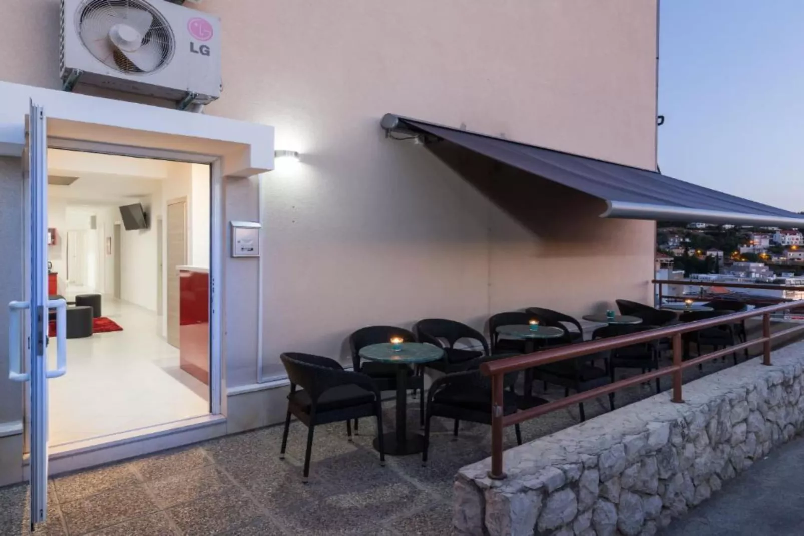 Hostel Free Bird - Bed in Five Bed Mixed Dormitory Room 4  (F)-Eetkamer