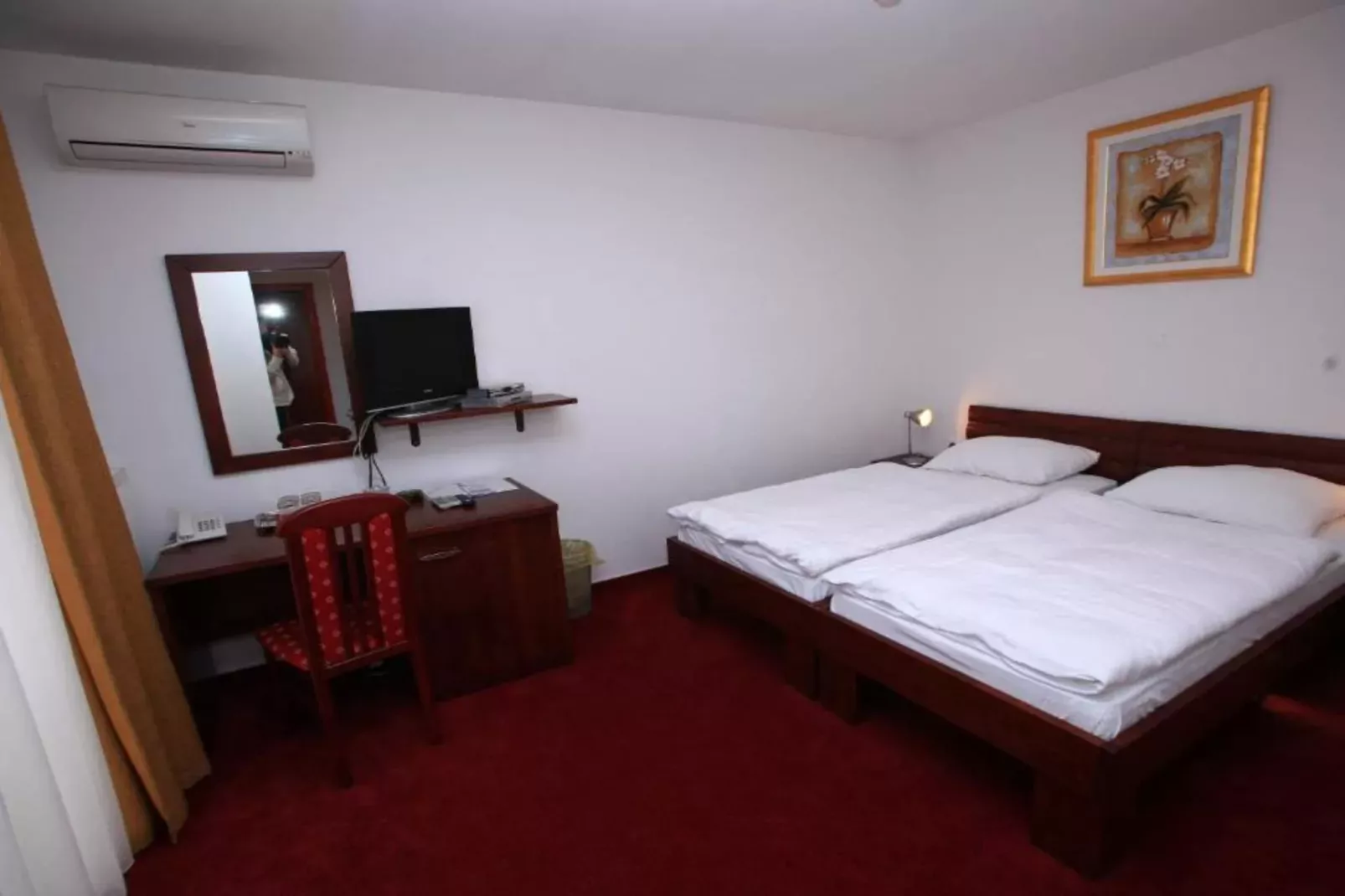 Hotel Orion - Triple Room with Terrace-Slaapkamer