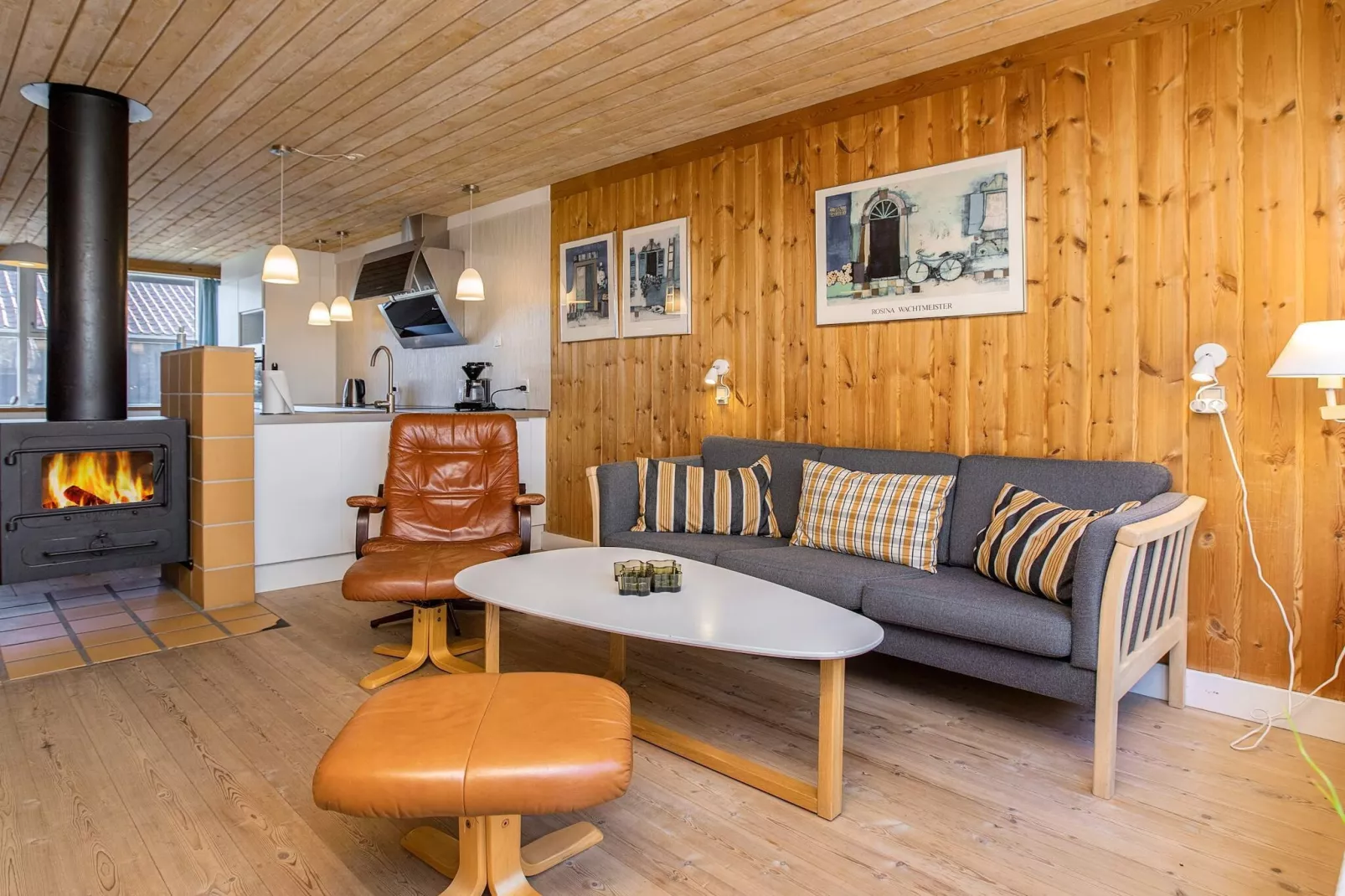 3 room,close to the sea/dike,renovate-Binnen