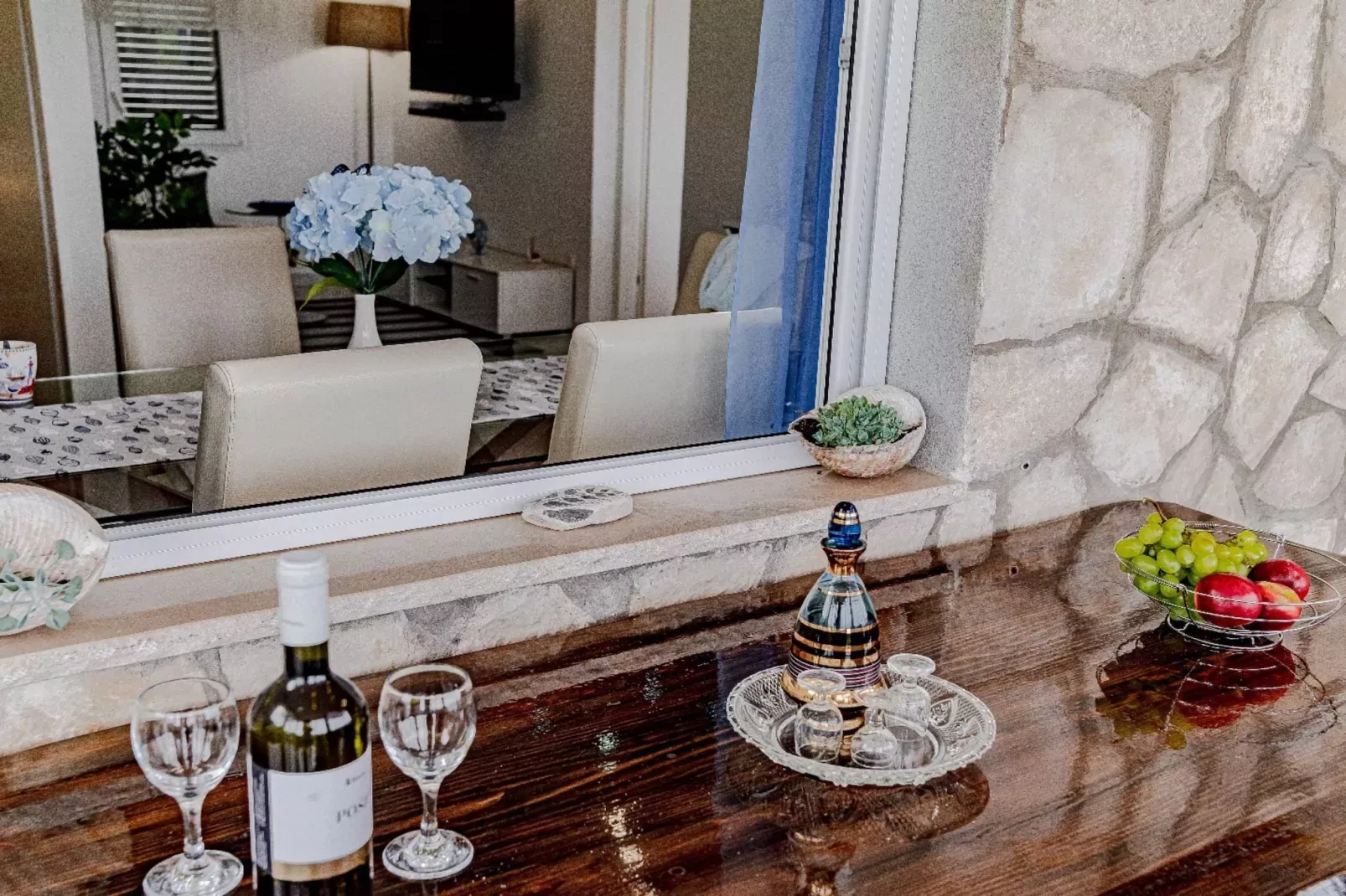 Stone House Blaca - Two Bedroom Stone House with Terrace and Sea View-Woonkamer