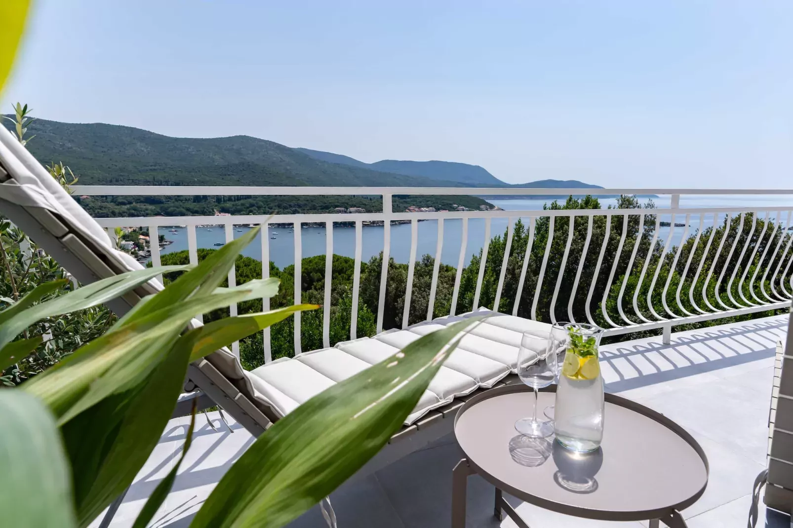 Apartment Konak - Two Bedroom Apartment with Terrace and Sea View-Terrasbalkon