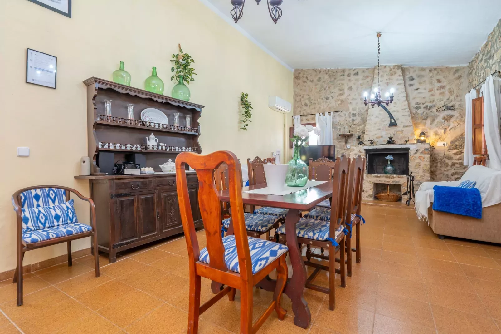 Finca Can Calisto-Eetkamer