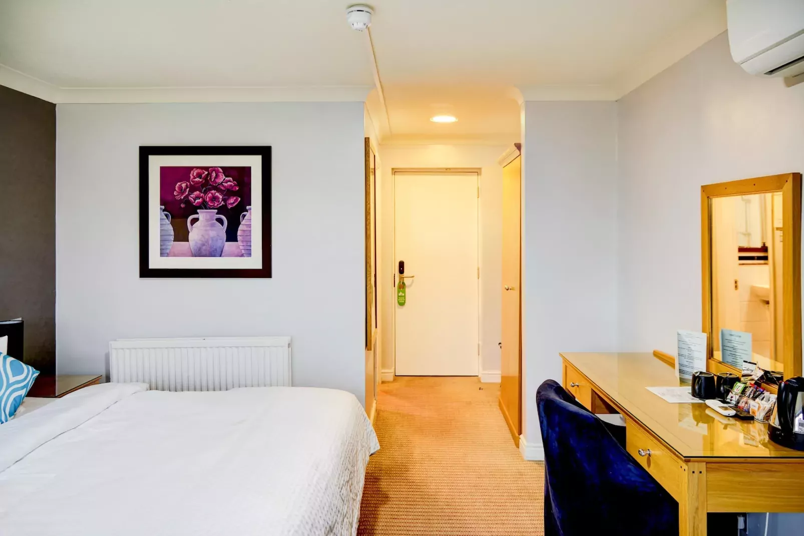 Warwickshire Park Hotel Kenilworth by Belvilla  Standard King room-Slaapkamer
