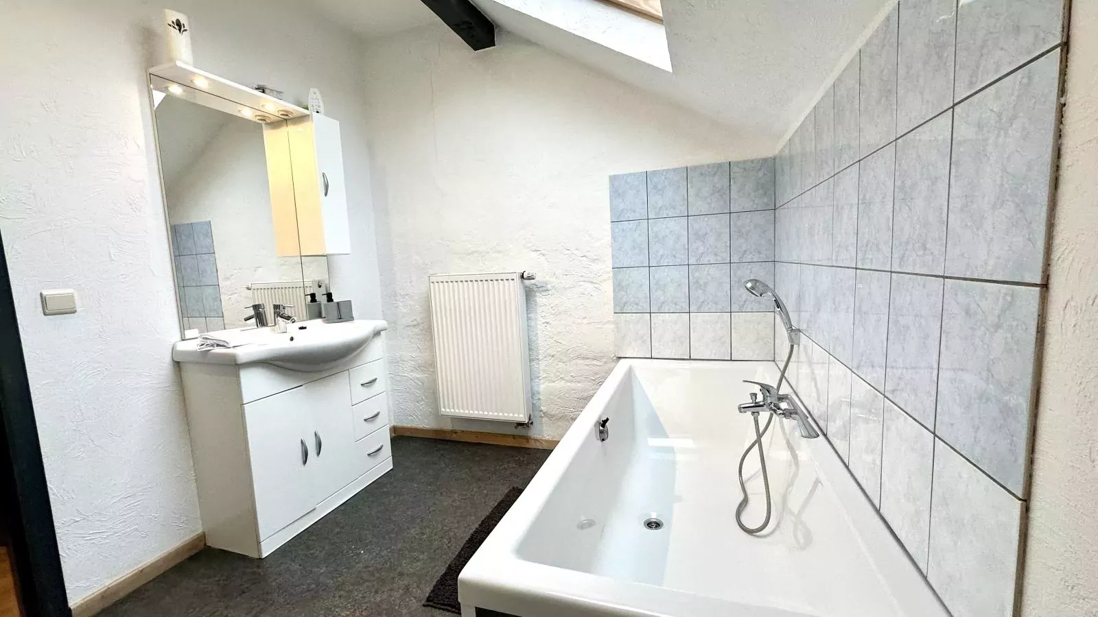 Tchénas-Badkamer