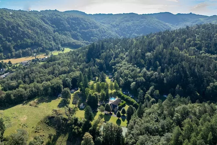 Champs-sur-Tarentaine/Gîte 3 Pièces 6 Personnes 1 bébé-Gebieden zomer 1km